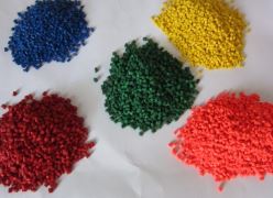 Hạt nhựa PET màu - Công Ty TNHH Sản Xuất Và Thương Mại Nhựa Hải Long